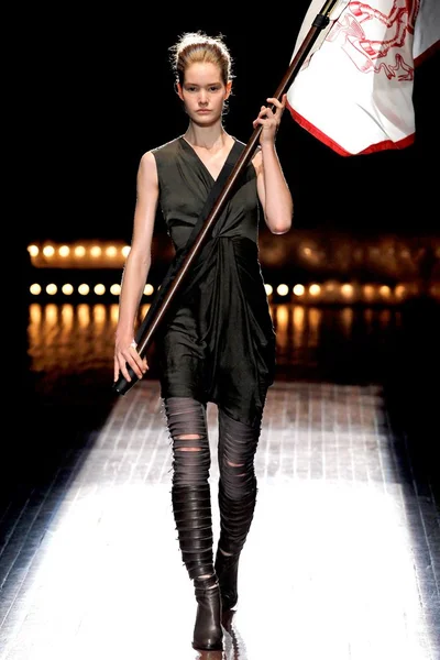 Look 5